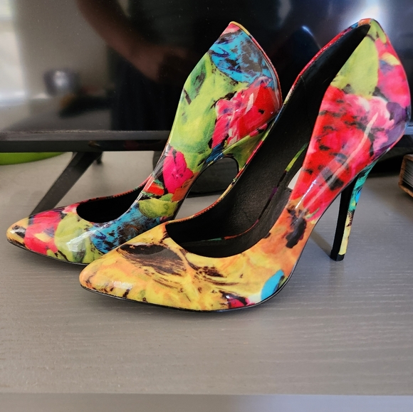 Steve Madden Flower Heels - Picture 1 of 6